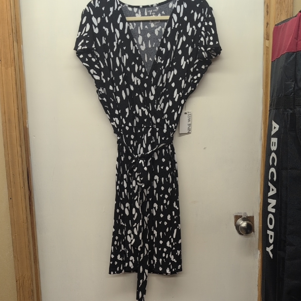 Elegant Black and White Midi Dress